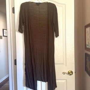 Women’s long, thin sweater olive green